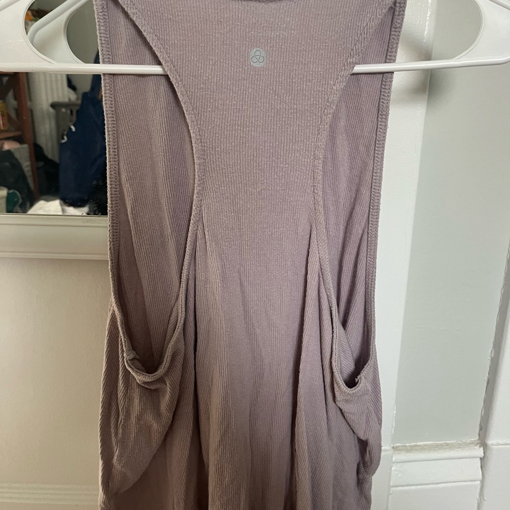 Workout top - Picture 4 of 6